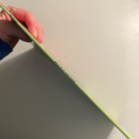 📚2/$6 Voices in the Park - Picture 3 of 12